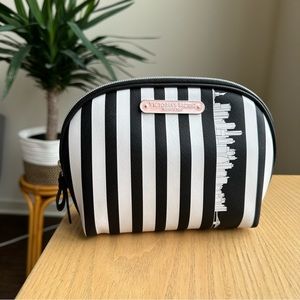 EUC Linited Edition NYC Victoria’s Secret Cosmetic Bag
